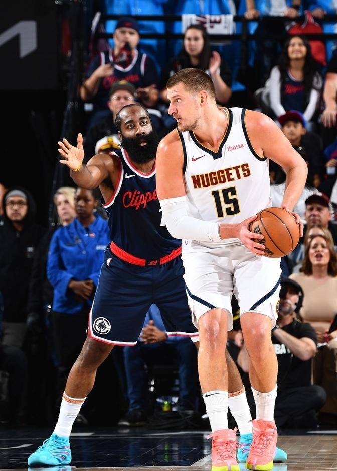 活塞主场没能掌控全局快船稳扎稳打终将赢得胜利的简单介绍