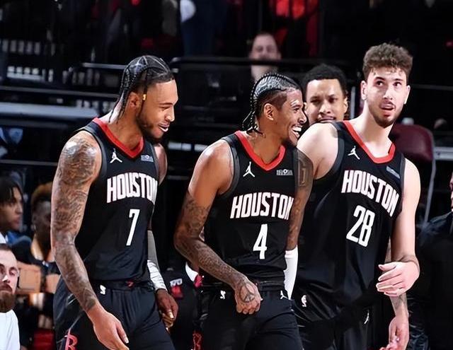 格林三巨头联手，猛龙得分突破，逆转取胜冲击季后赛！